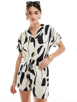 JDY Pull On Textured Short Co-ord In Abstract Mono Print For Women Black