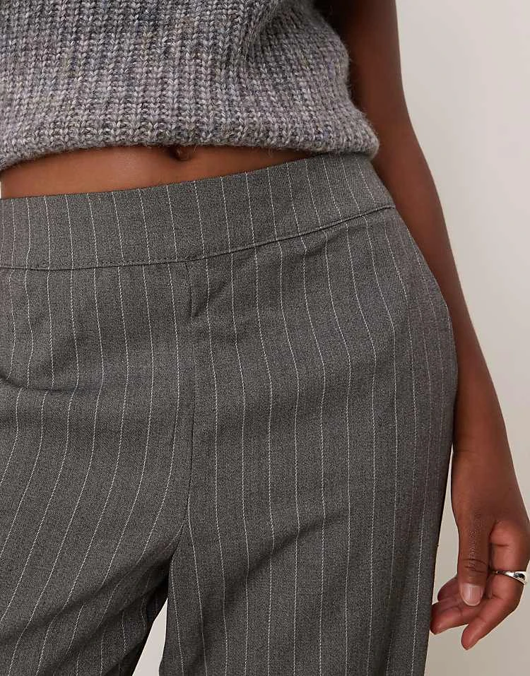 JDY Wide Leg Trousers In Light Grey Pinstripe For Women Medium Grey Melange 4 JDY Wide Leg Trousers In Light Grey Pinstripe For Women Medium Grey Melange - Image 4