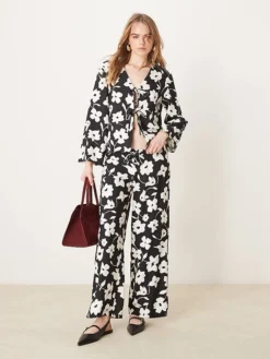 JDY Tie Detail Co-ord With Floral Print In Black