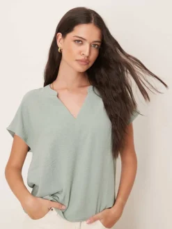 JDY V Neck Short Sleeve Blouse In Sage Green For Women Chinois Green
